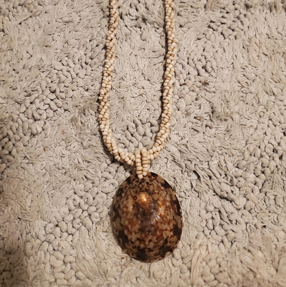 Shell necklace - Picture 2 of 5